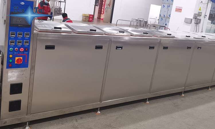 潔泰大型超聲波清洗機(jī):從“逐件刷洗”到“批量高效”,效率提升8倍 潔泰大型超聲波清洗機(jī):從“逐件刷洗”到“批量高效”,效率提升8倍